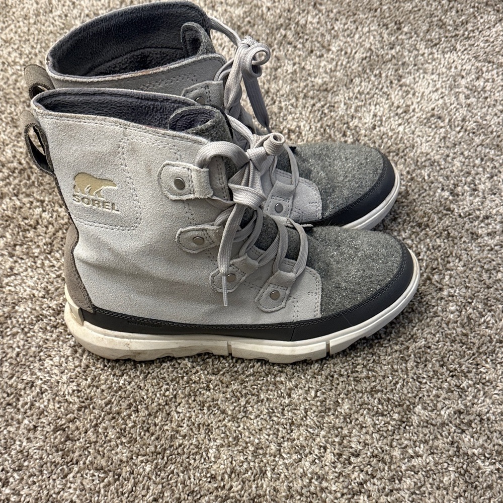 Sorel Women's Gray and Black Boots